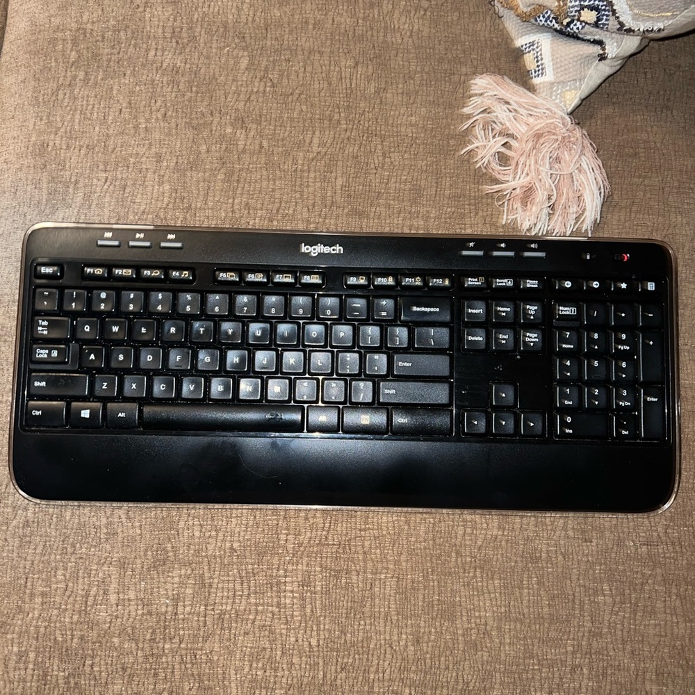 Logitech wireless keyboard missing one of the bottom legs but excellent quality